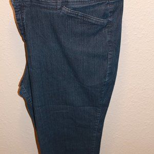 Avenue Denim Capris
